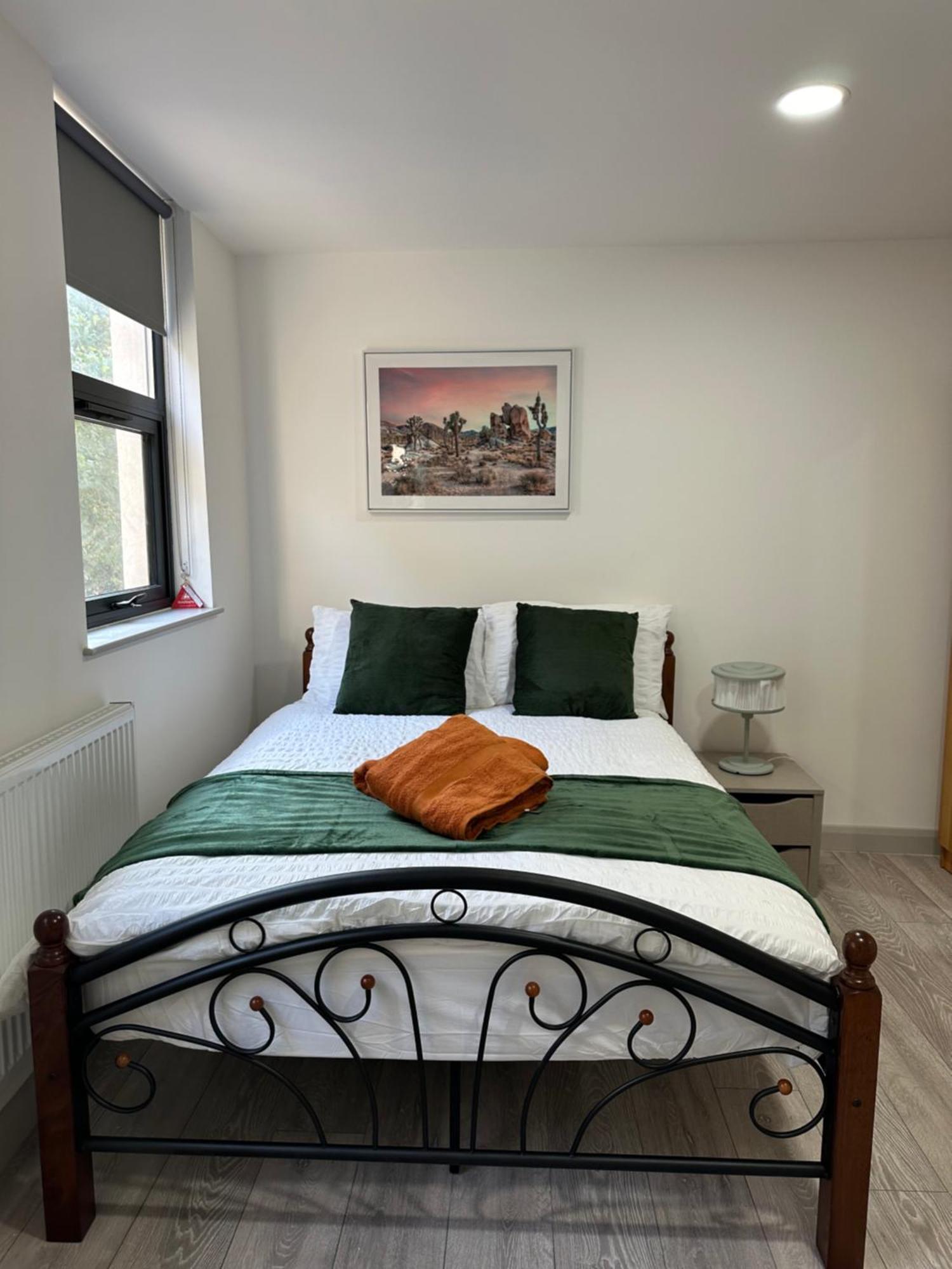 Appartamento Modern 3 Bedroom With 2 Bathroom In Londra