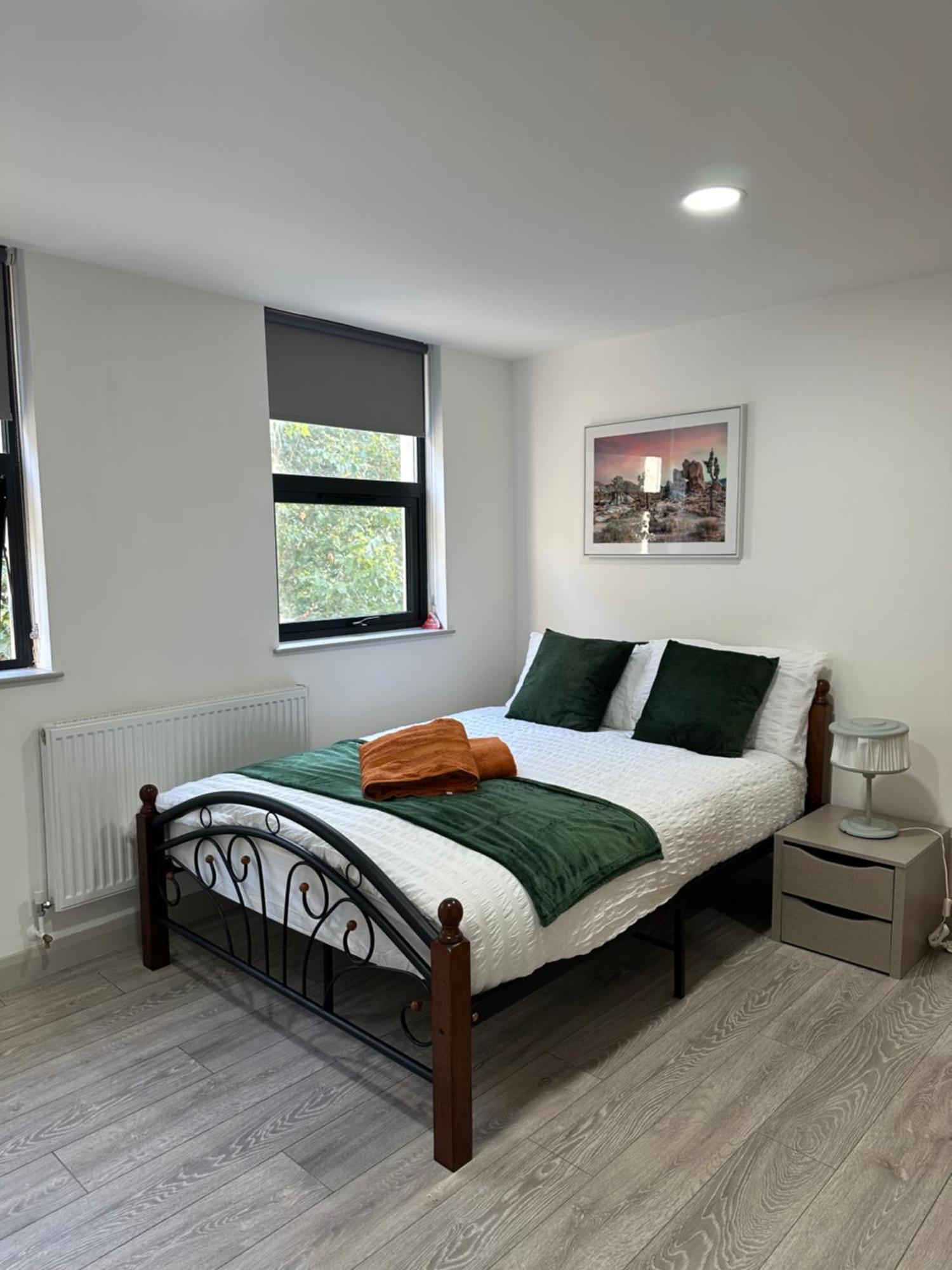 Appartamento Modern 3 Bedroom With 2 Bathroom In Londra