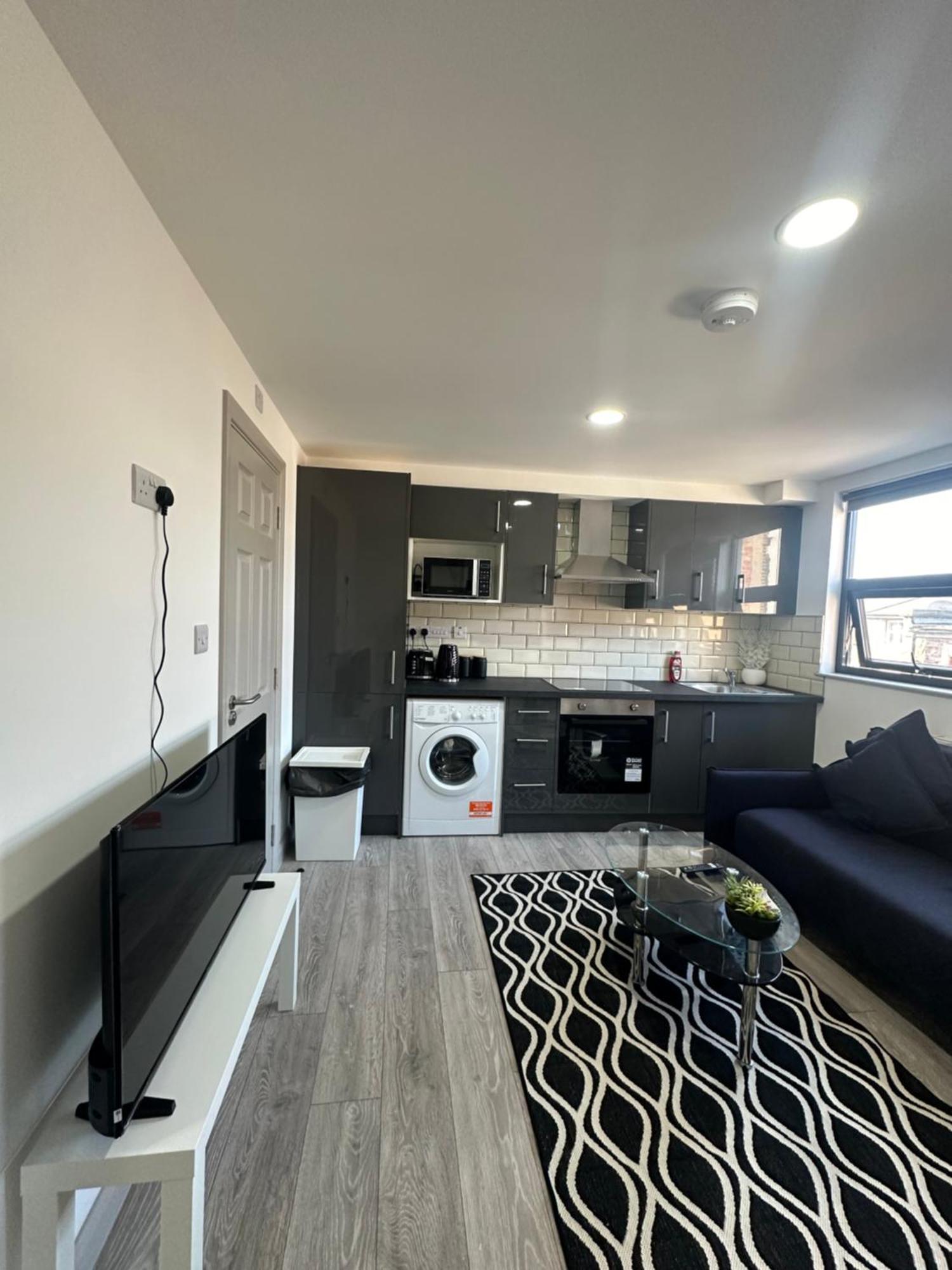 Modern 3 Bedroom With 2 Bathroom In Appartamento Londra