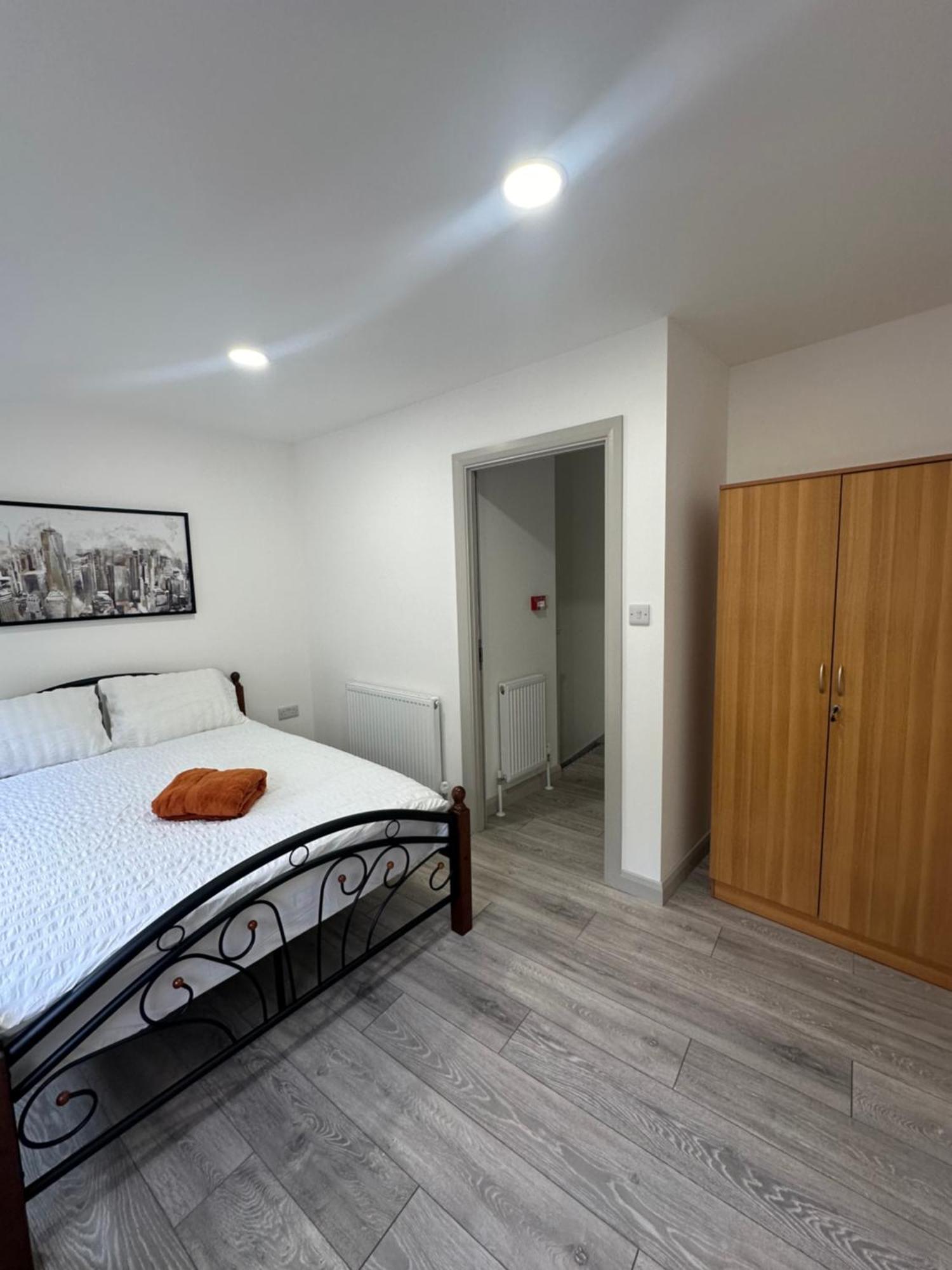 Appartamento Modern 3 Bedroom With 2 Bathroom In Londra