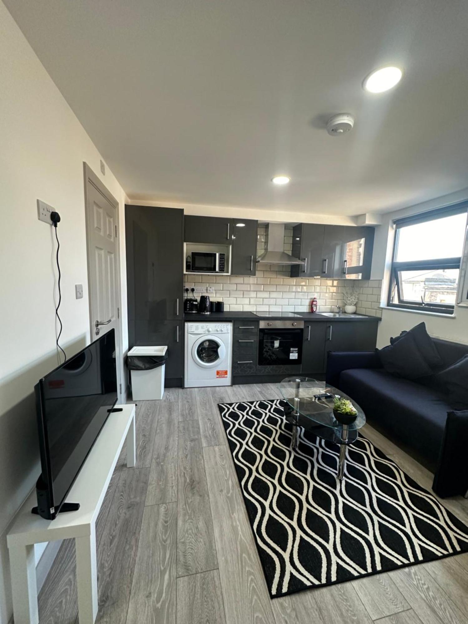 Modern 3 Bedroom With 2 Bathroom In Appartamento Londra