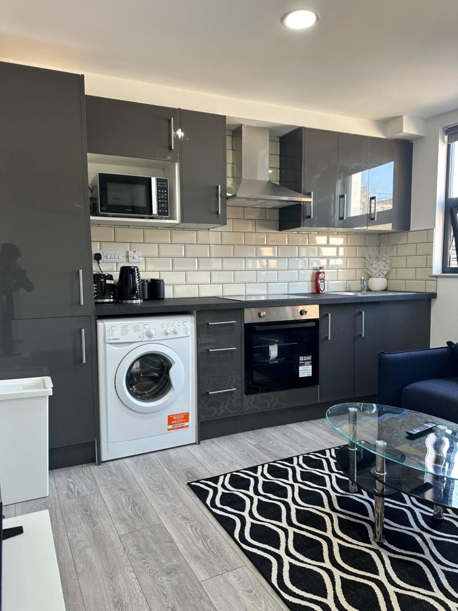 Modern 3 Bedroom With 2 Bathroom In Appartamento