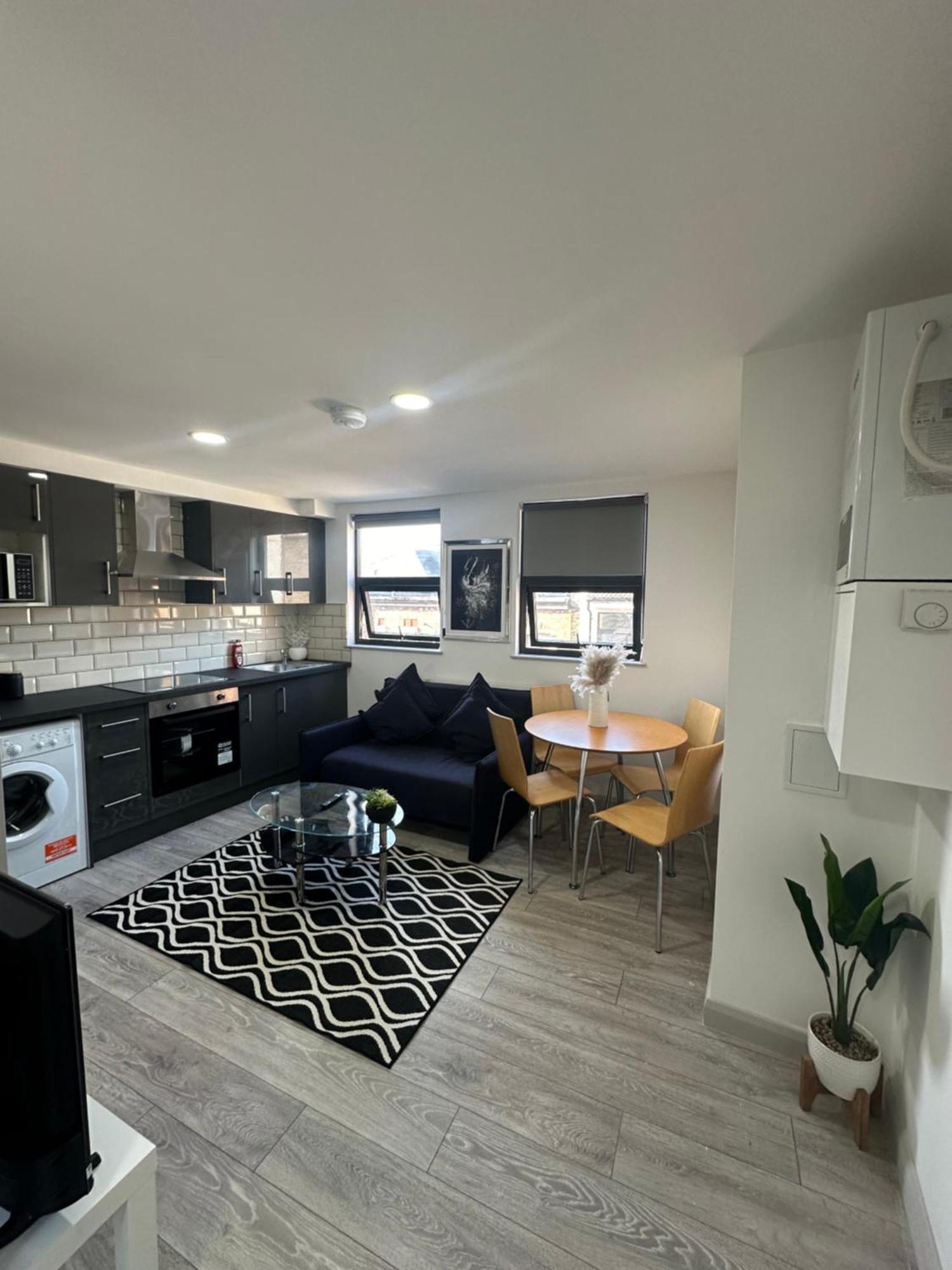 Appartamento Modern 3 Bedroom With 2 Bathroom In Londra